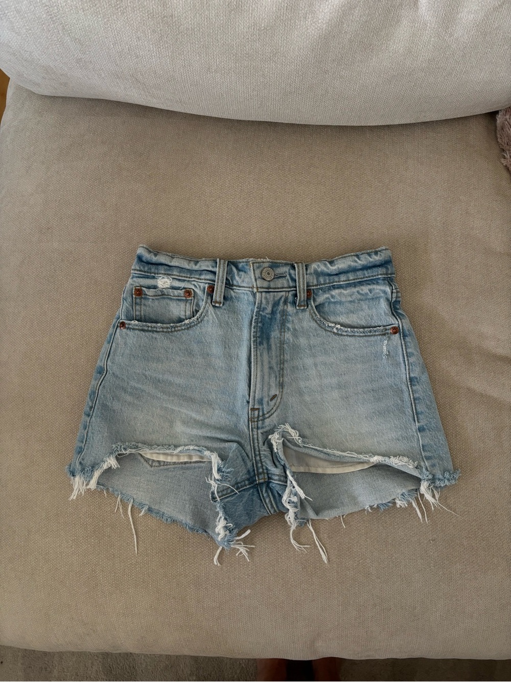 Abercrombie & Fitch Light Blue Distressed Denim The Mom Shorts size 23